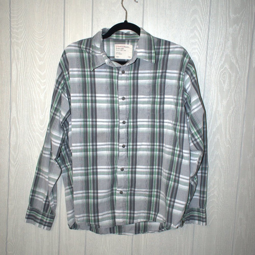 EUC Wrangler Men's L button down shirt